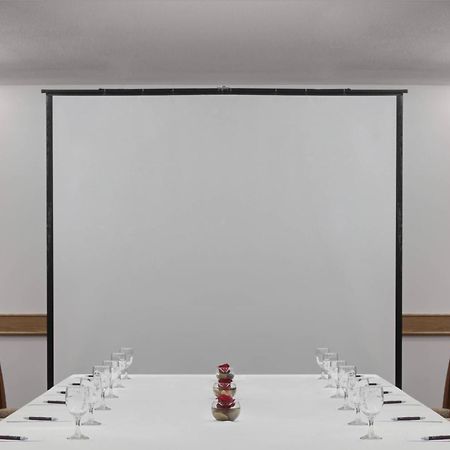 Sheraton Jeddah Hotel - Saudi Brothers Commercial Company Branch מראה חיצוני תמונה A manual projector screen