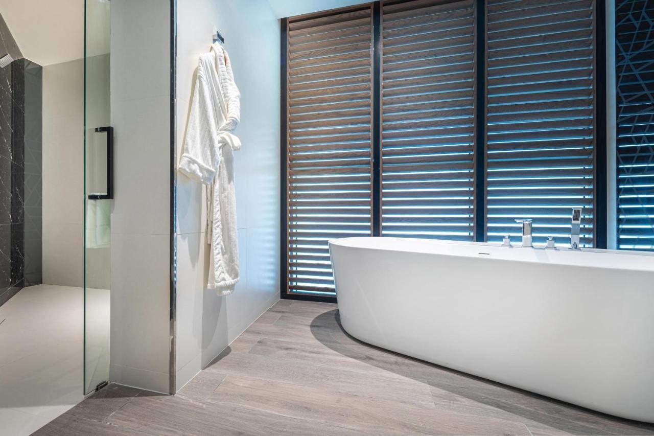 Sheraton Jeddah Hotel - Saudi Brothers Commercial Company Branch מראה חיצוני תמונה Bathroom