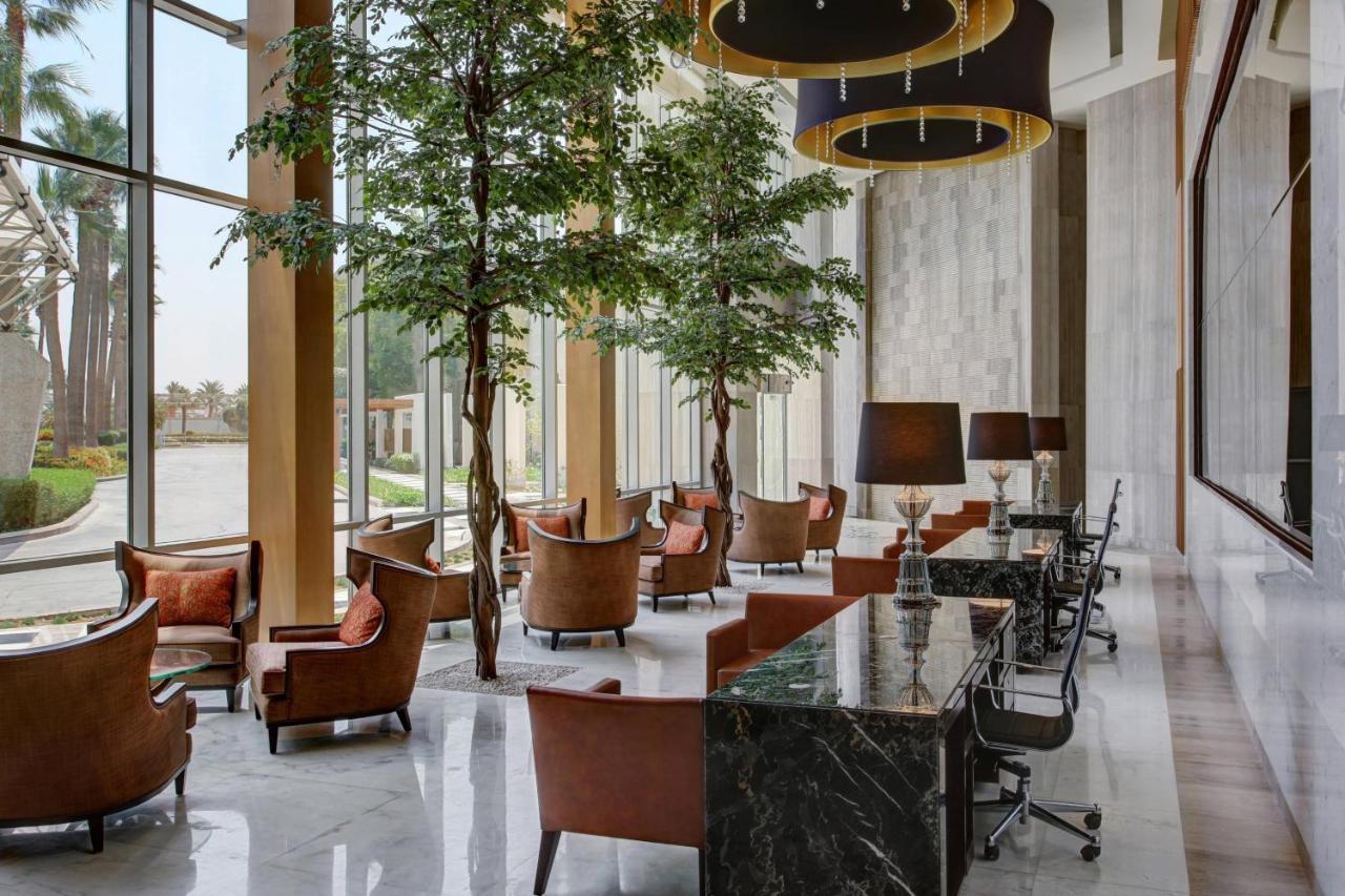 Sheraton Jeddah Hotel - Saudi Brothers Commercial Company Branch מראה חיצוני תמונה The lobby of the hotel