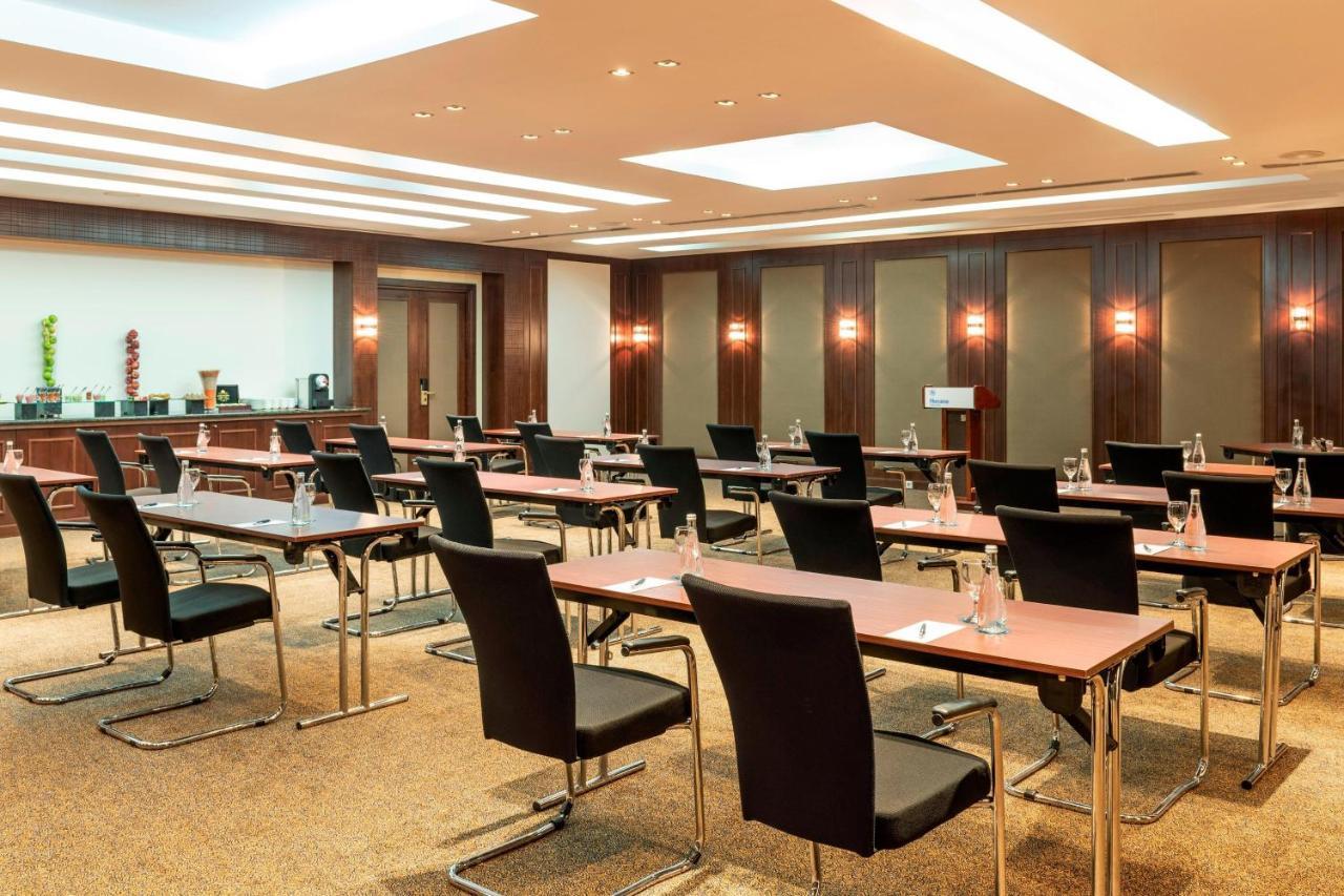 Sheraton Jeddah Hotel - Saudi Brothers Commercial Company Branch מראה חיצוני תמונה Meeting room