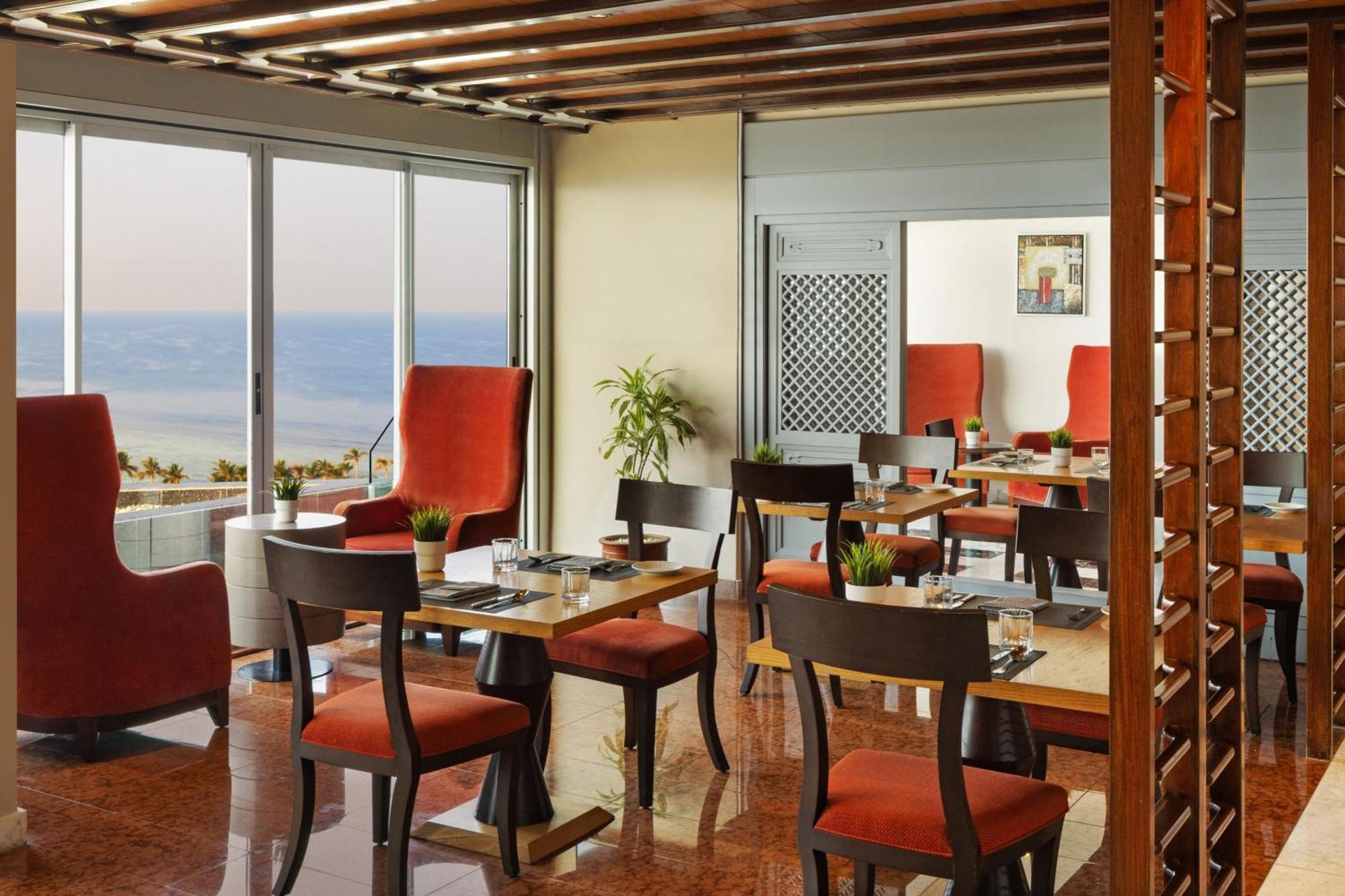 Sheraton Jeddah Hotel - Saudi Brothers Commercial Company Branch מראה חיצוני תמונה The restaurant