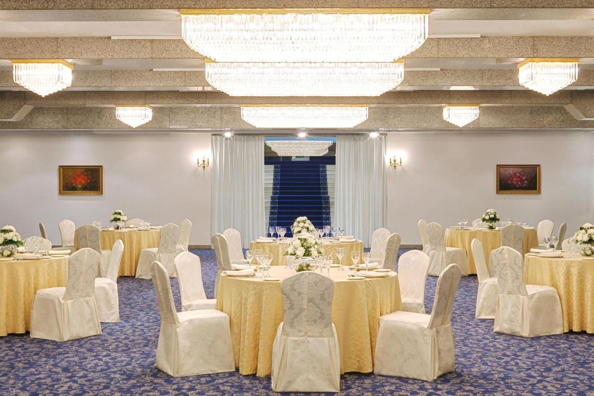 Sheraton Jeddah Hotel - Saudi Brothers Commercial Company Branch מראה חיצוני תמונה The ballroom