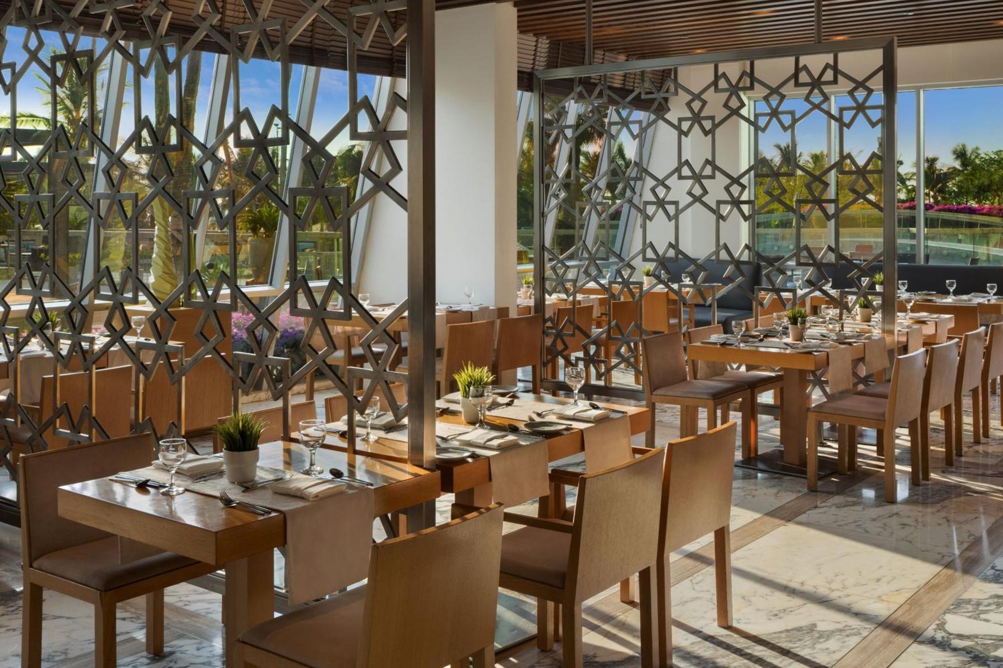 Sheraton Jeddah Hotel - Saudi Brothers Commercial Company Branch מראה חיצוני תמונה The restaurant