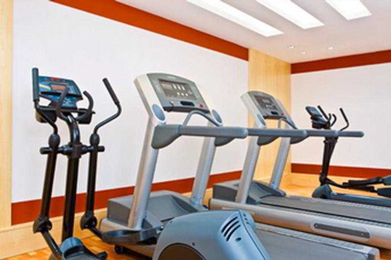 Sheraton Jeddah Hotel - Saudi Brothers Commercial Company Branch מראה חיצוני תמונה Elliptical trainer (left)